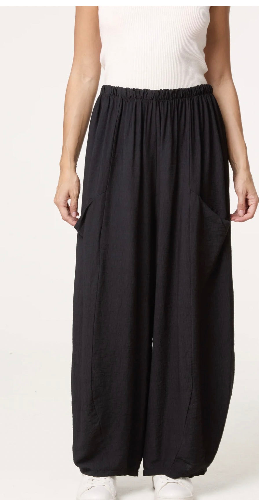 WIDE-LEG RELAXED TROUSERS WITH POCKETS