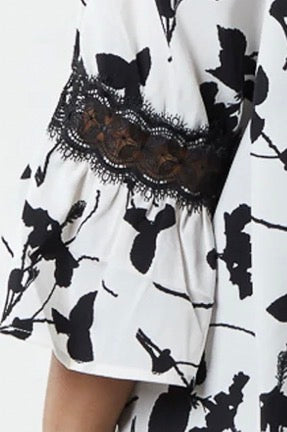 CURVE FLORAL KIMONO LACE TRIM size 18 uk upto 24 uk